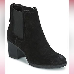 Sam Edelman Hanley suede black pull on booties in size 8 with 2.5” heel.